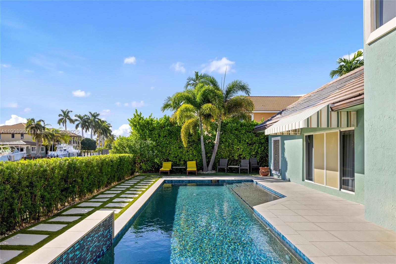 70 Bay Colony Ln Fort Lauderdale, FL 33308