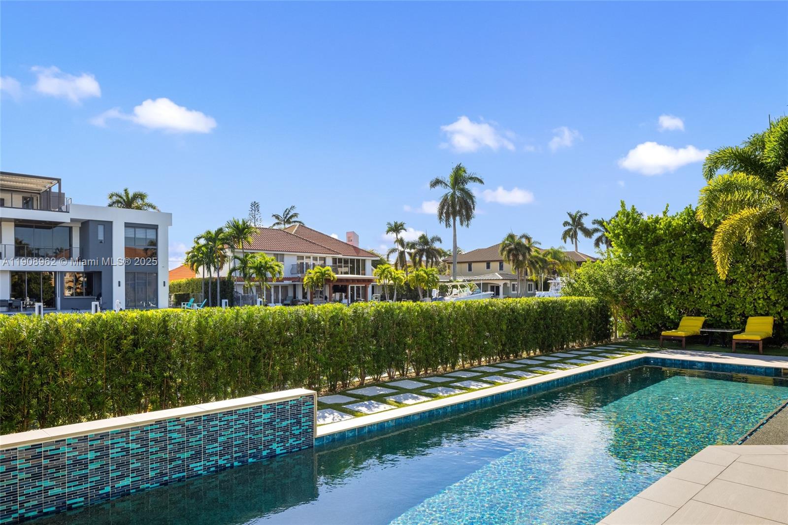 70 Bay Colony Ln Fort Lauderdale, FL 33308