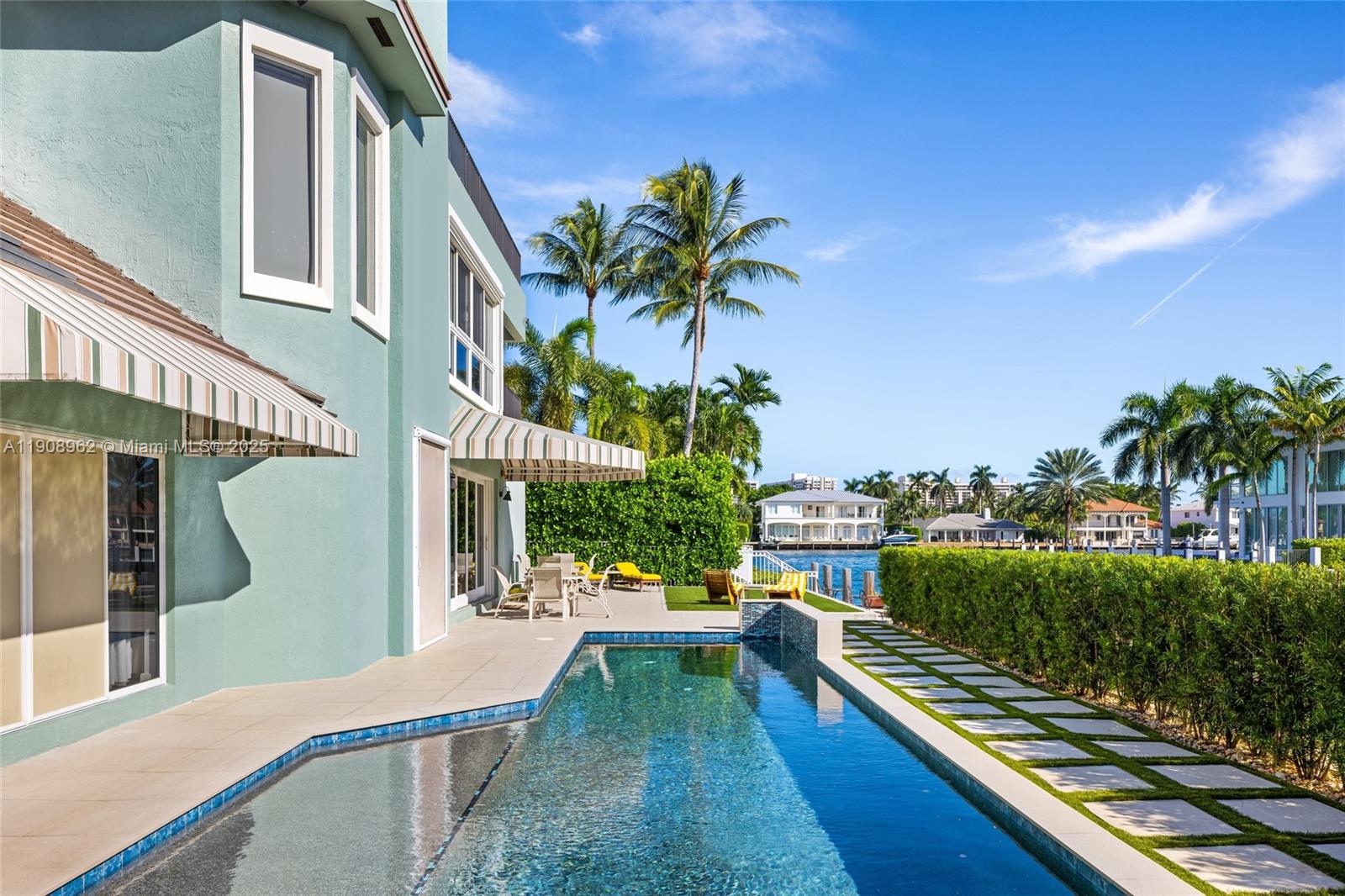 70 Bay Colony Ln Fort Lauderdale, FL 33308