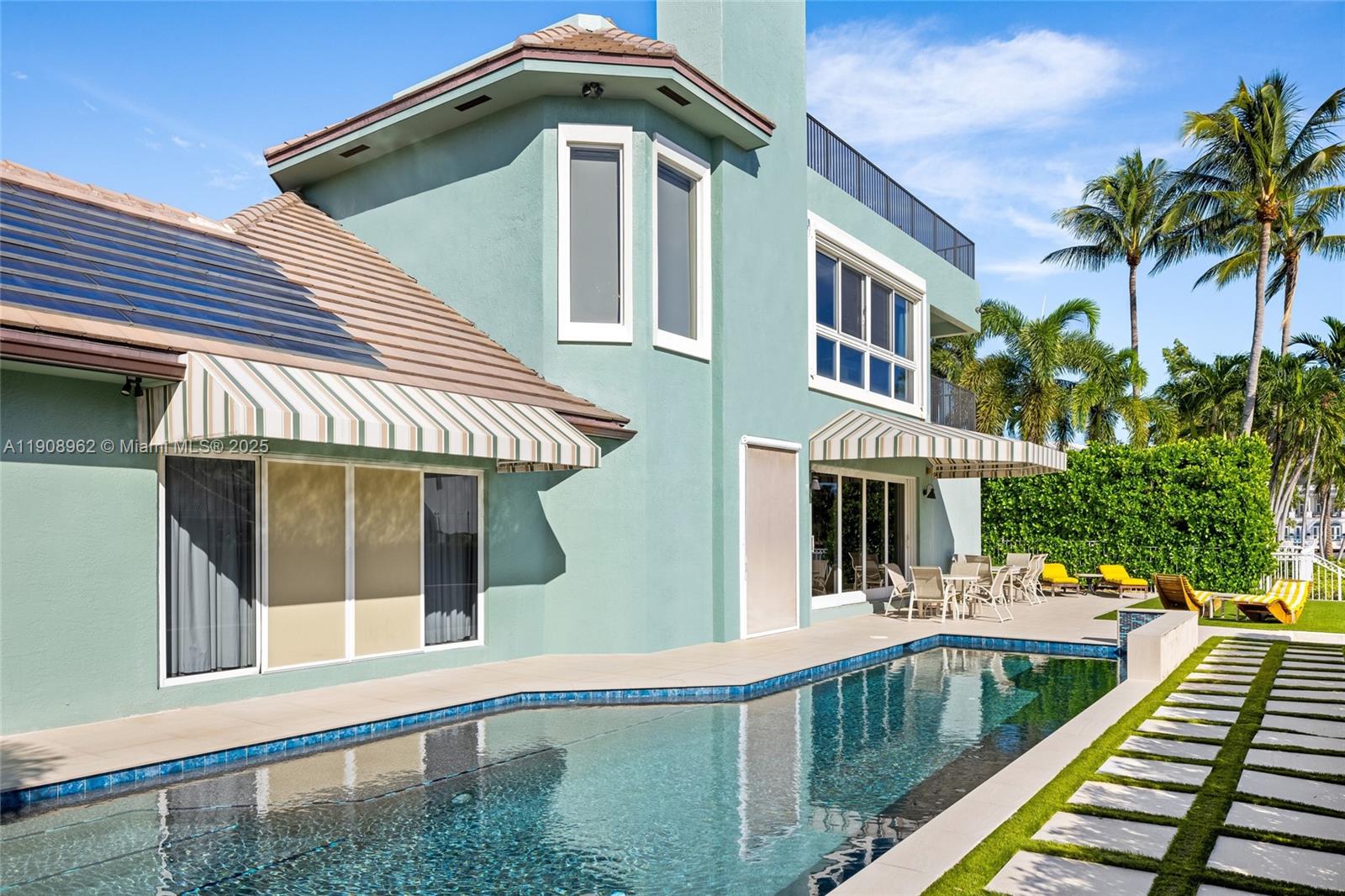 70 Bay Colony Ln Fort Lauderdale, FL 33308