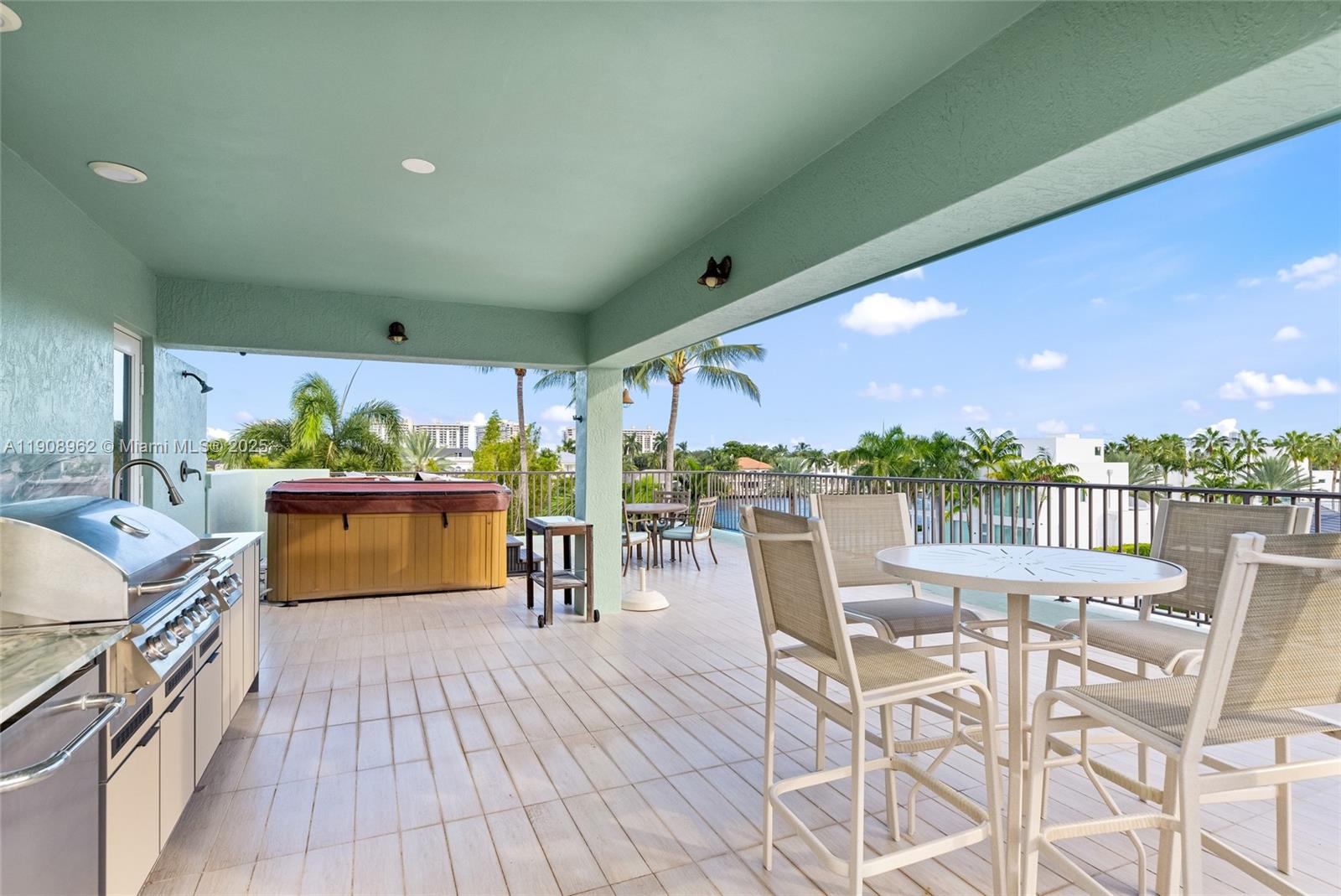 70 Bay Colony Ln Fort Lauderdale, FL 33308