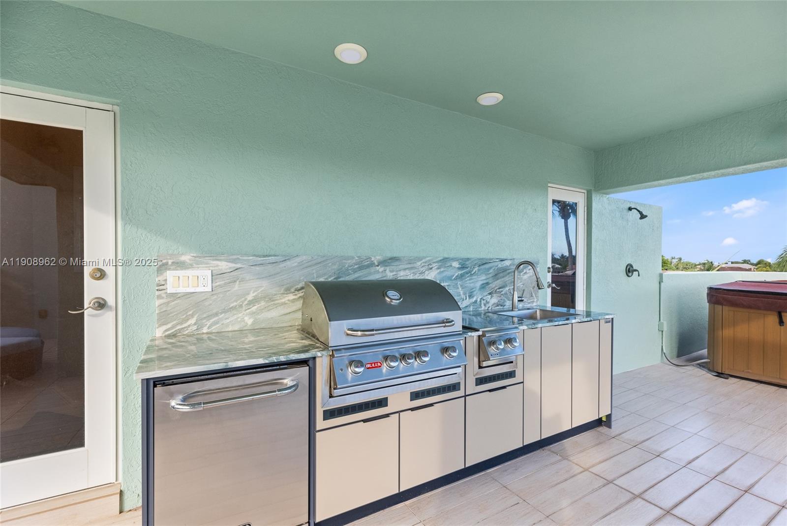 70 Bay Colony Ln Fort Lauderdale, FL 33308