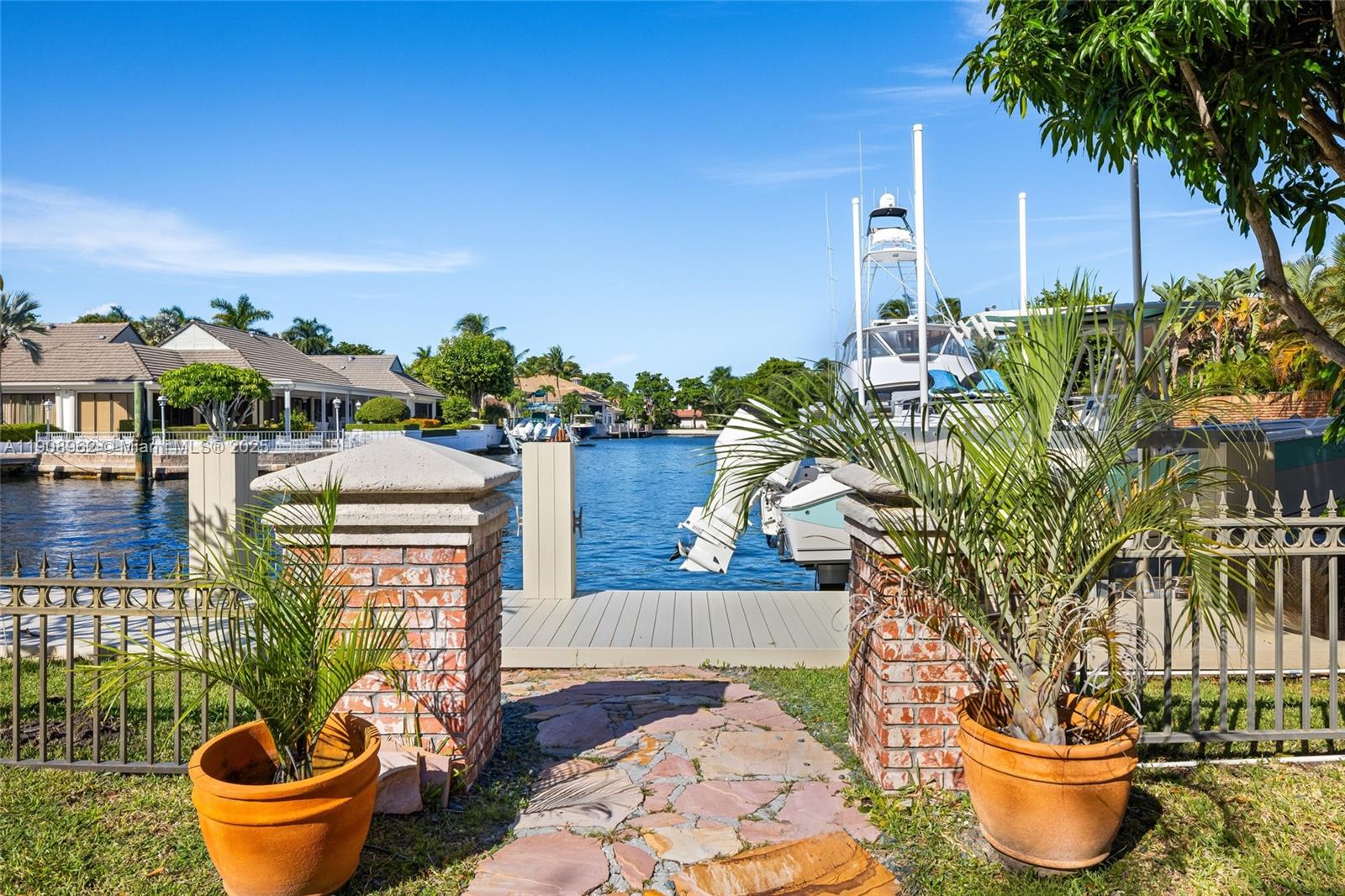 70 Bay Colony Ln Fort Lauderdale, FL 33308