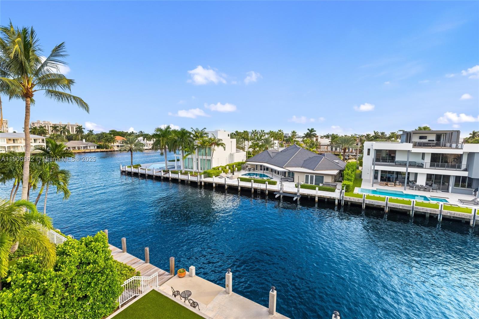 70 Bay Colony Ln Fort Lauderdale, FL 33308