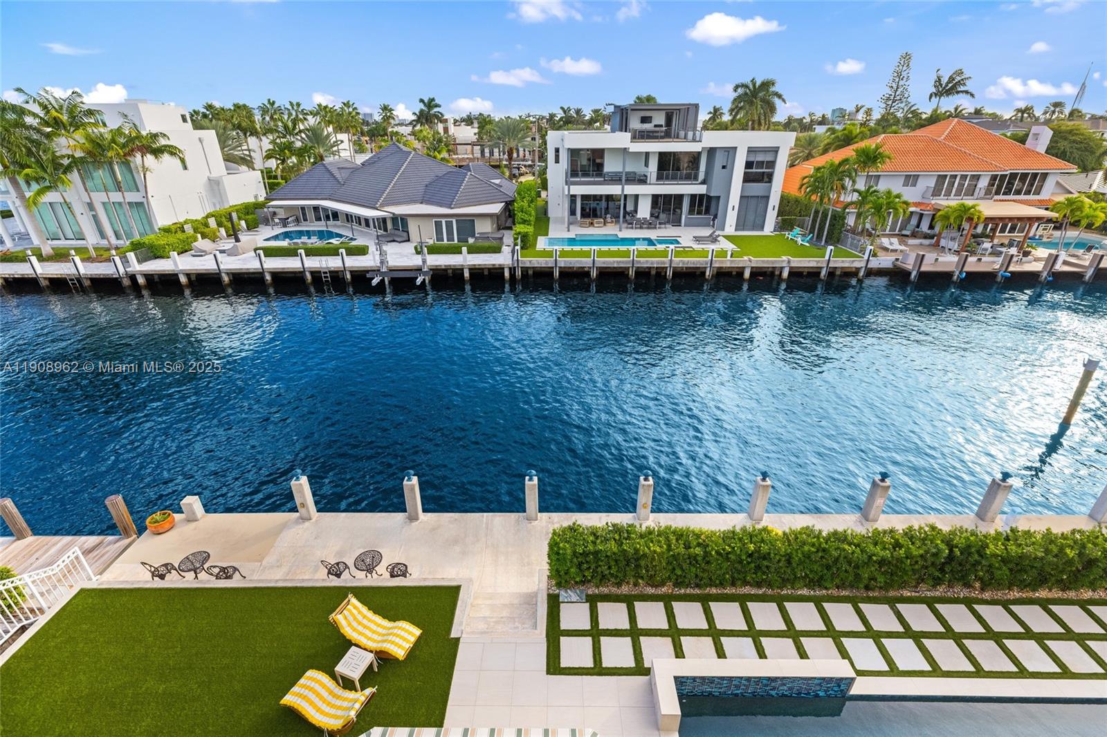 70 Bay Colony Ln Fort Lauderdale, FL 33308