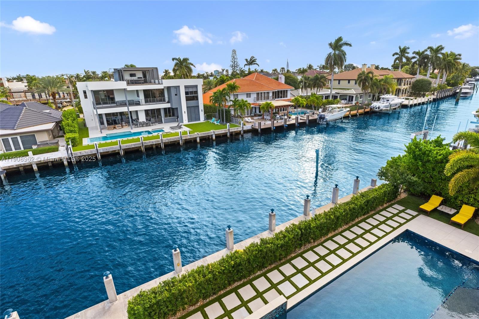 70 Bay Colony Ln Fort Lauderdale, FL 33308