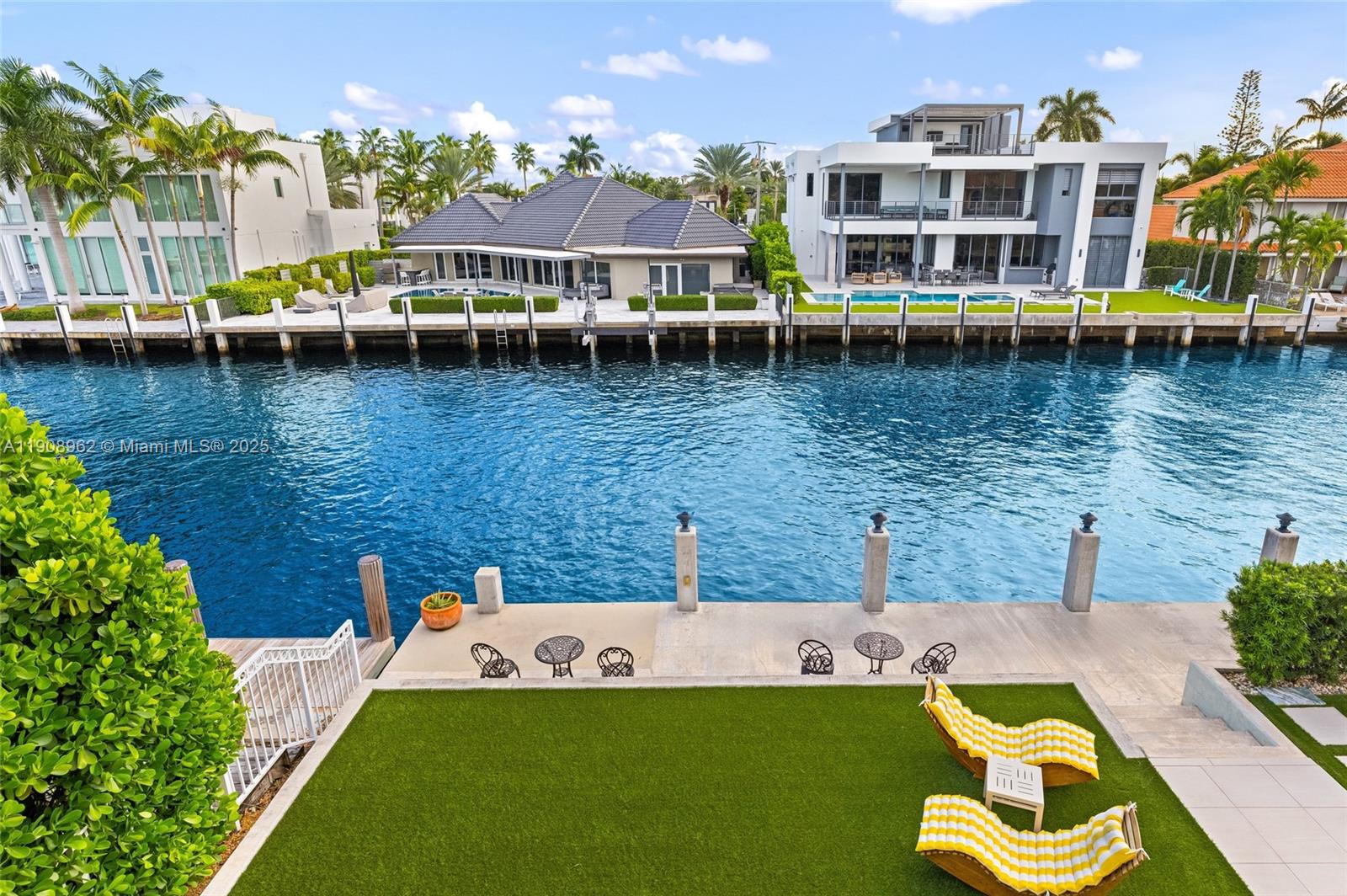 70 Bay Colony Ln Fort Lauderdale, FL 33308