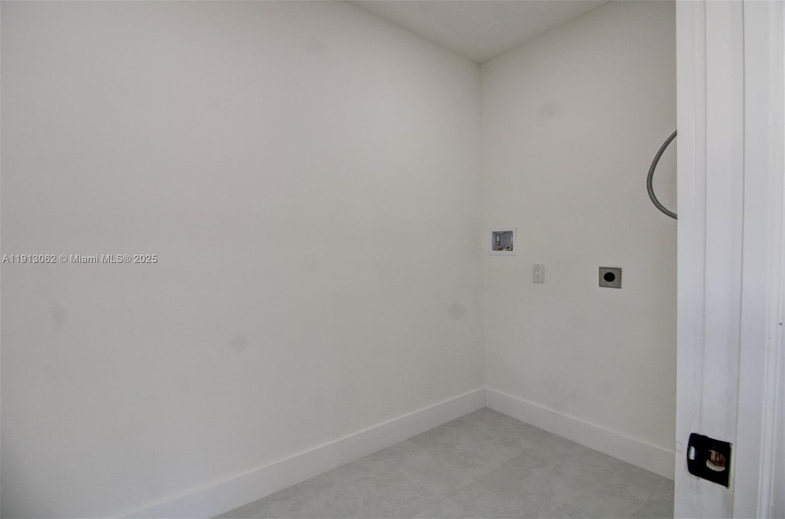 2840 NW 171st St Miami Gardens, FL 33056