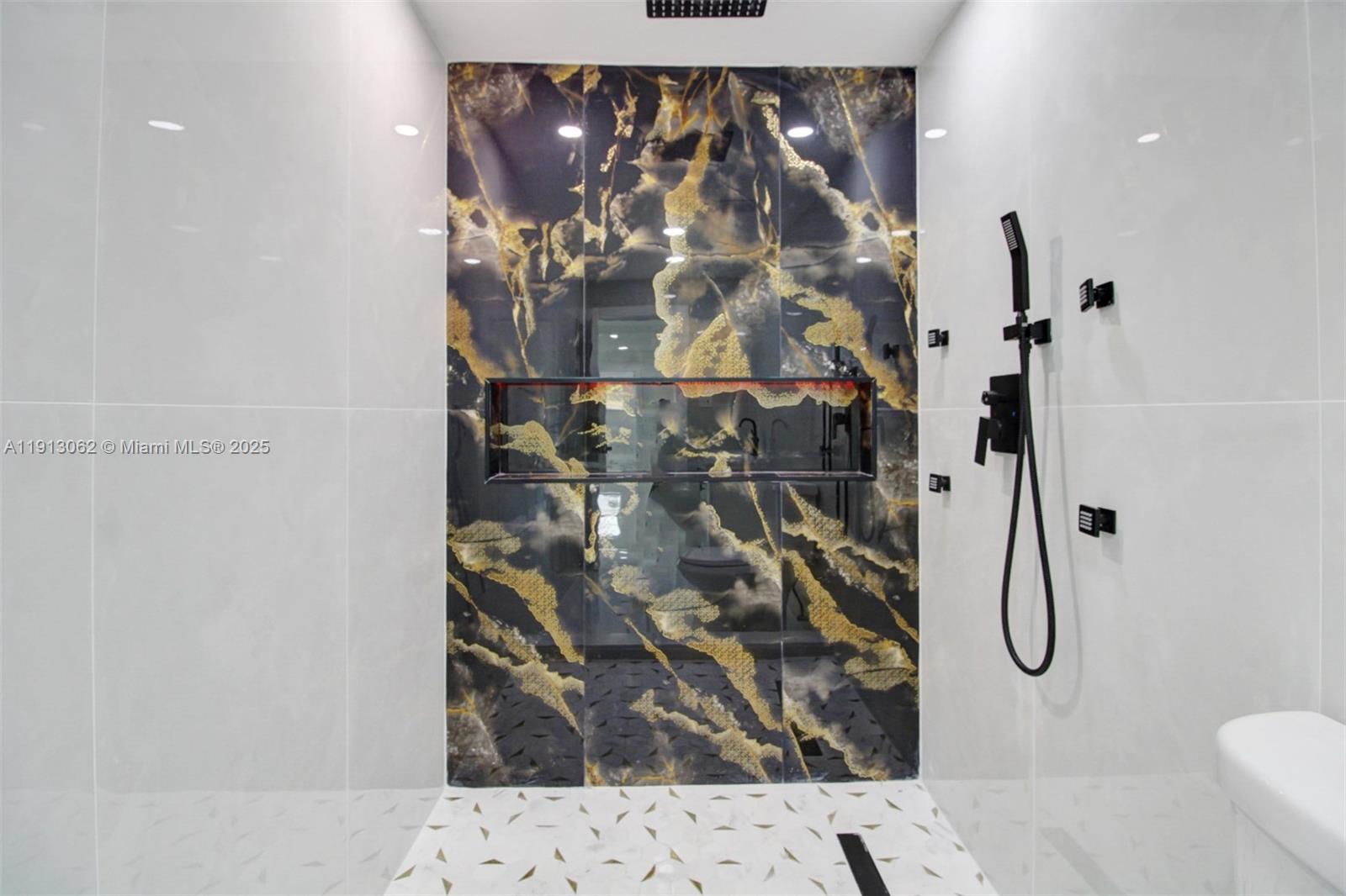 2840 NW 171st St Miami Gardens, FL 33056