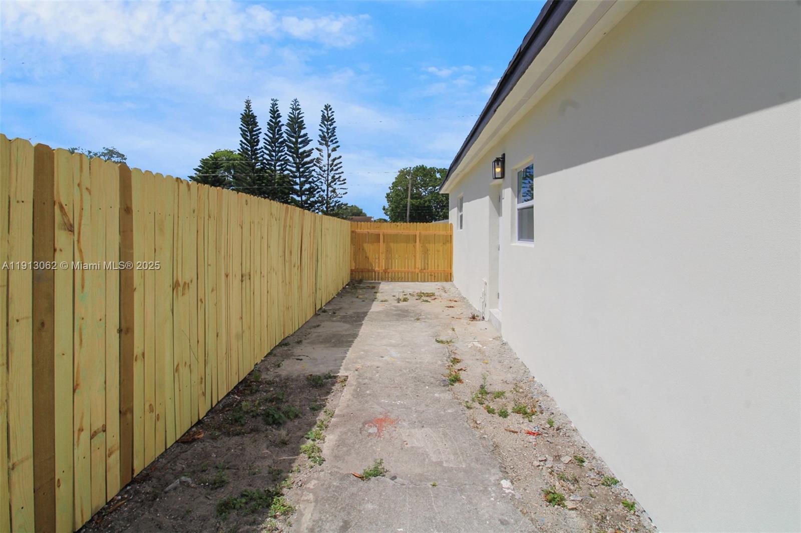 2840 NW 171st St Miami Gardens, FL 33056