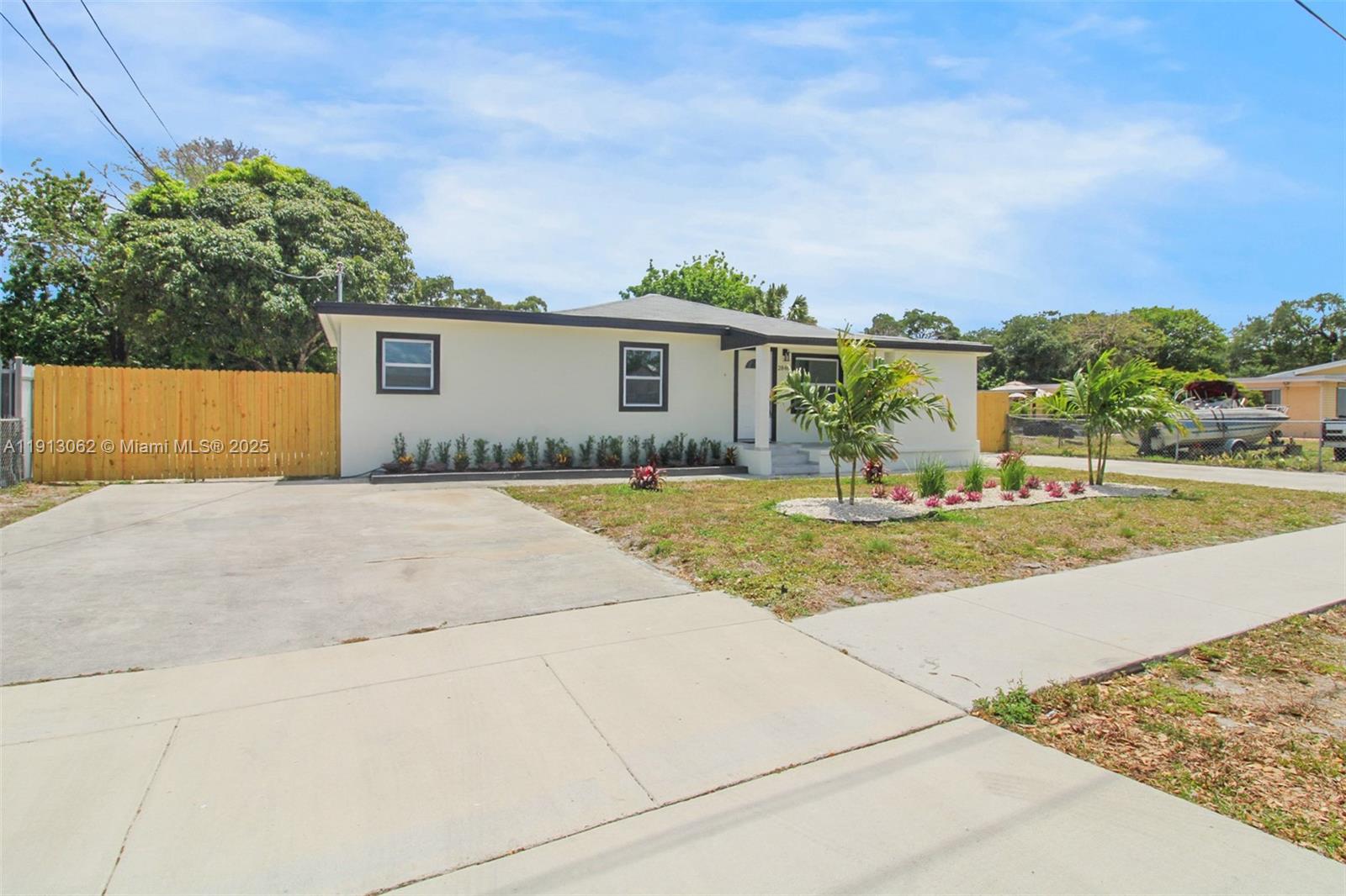 2840 NW 171st St Miami Gardens, FL 33056