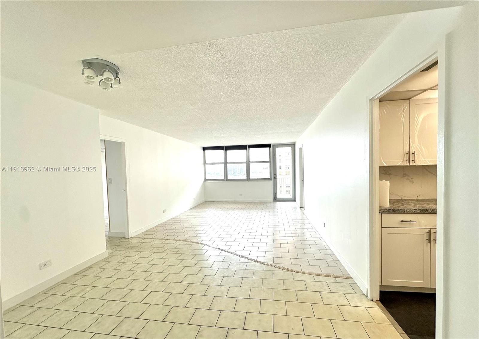 image Winston Towers 1003