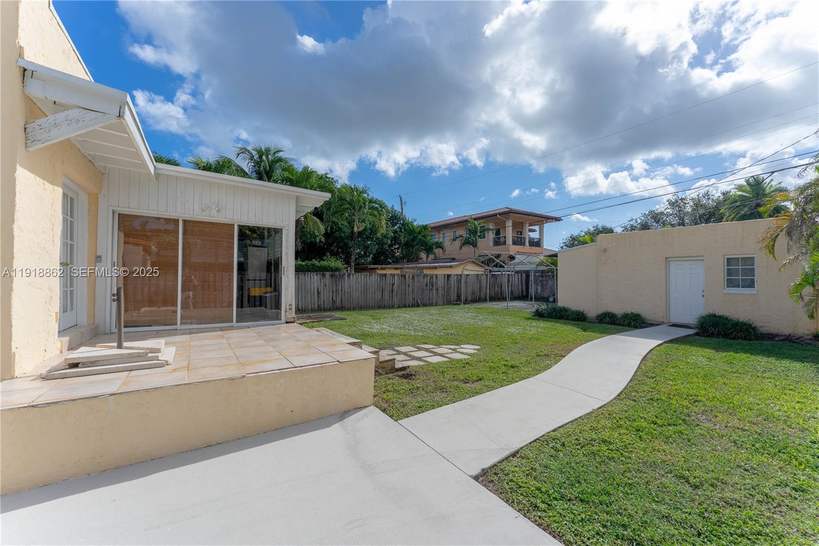 4250 SW 10th St Miami, FL 33134