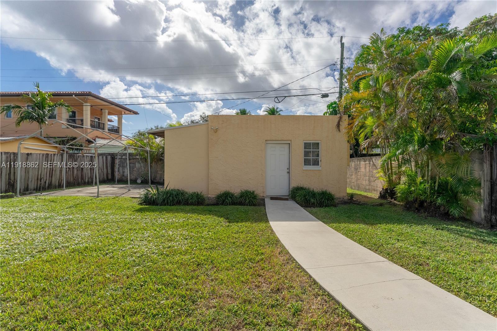 4250 SW 10th St Miami, FL 33134