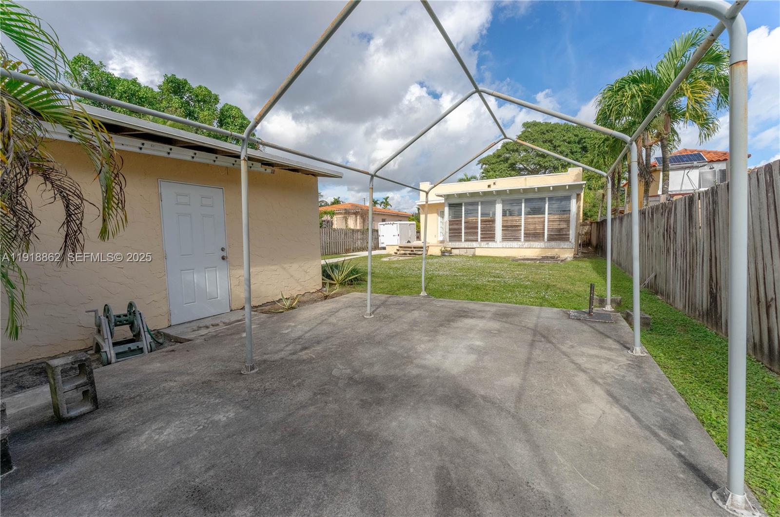 4250 SW 10th St Miami, FL 33134