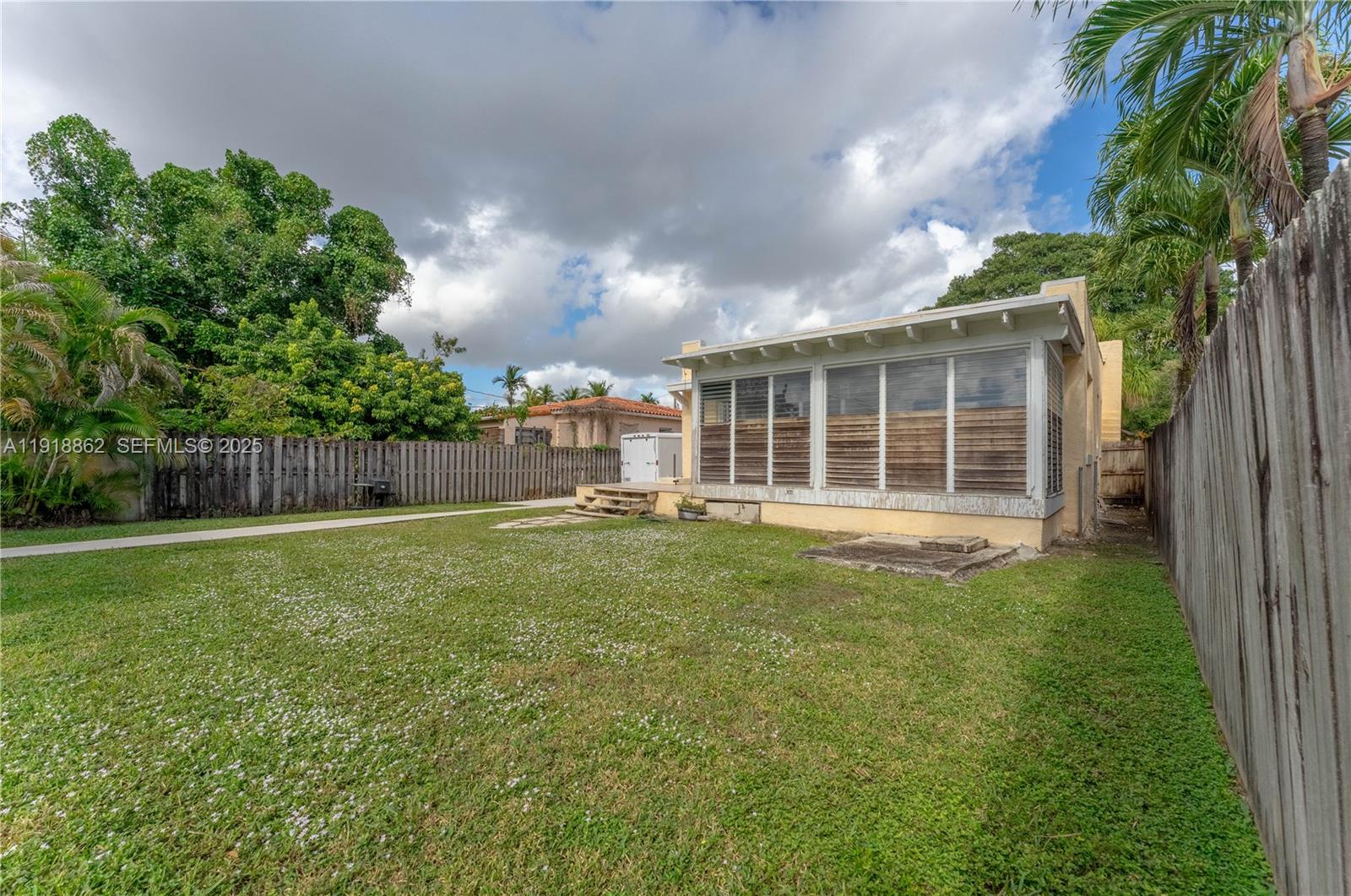 4250 SW 10th St Miami, FL 33134