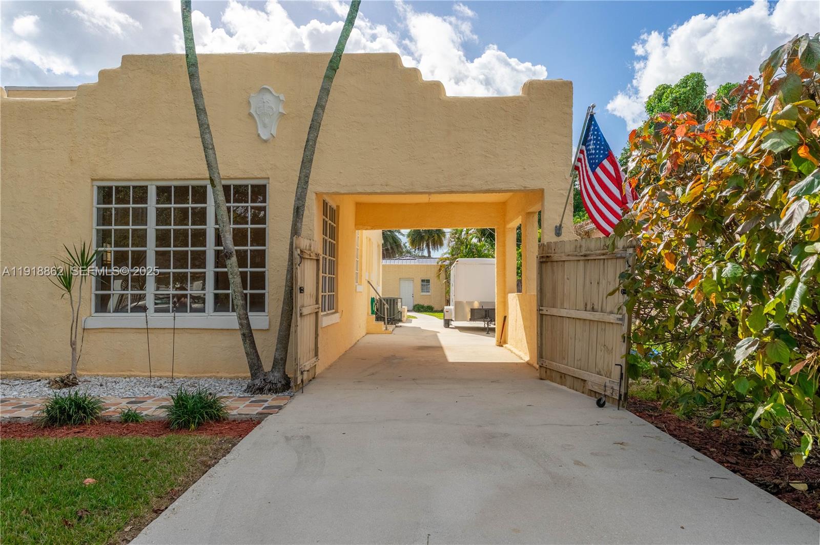 4250 SW 10th St Miami, FL 33134