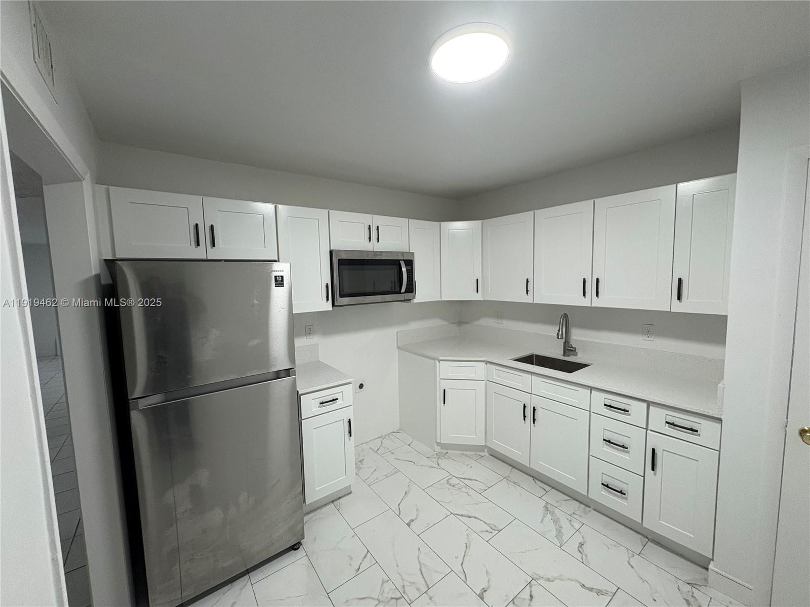 4801 NW 22nd Ct #103