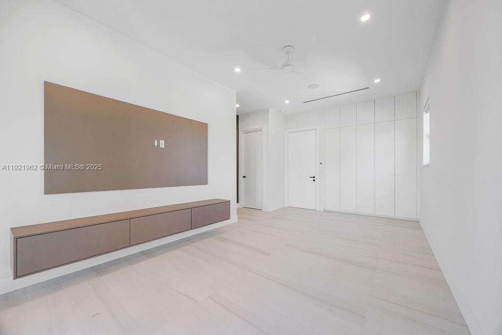 1222 NE 13th Ave Fort Lauderdale, FL 33304