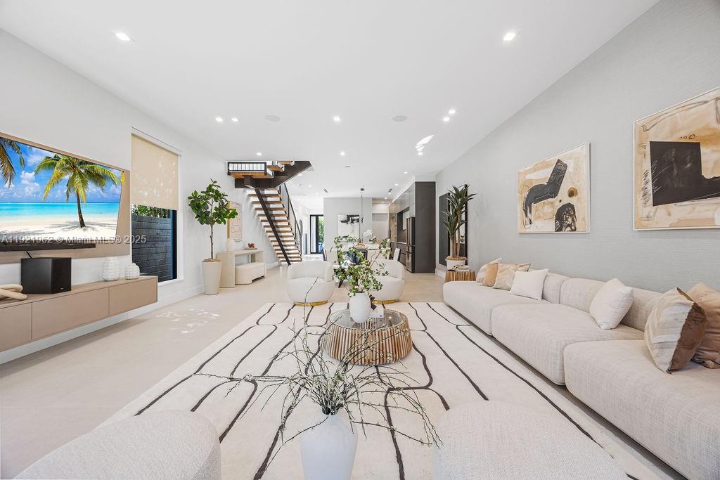 1222 NE 13th Ave Fort Lauderdale, FL 33304