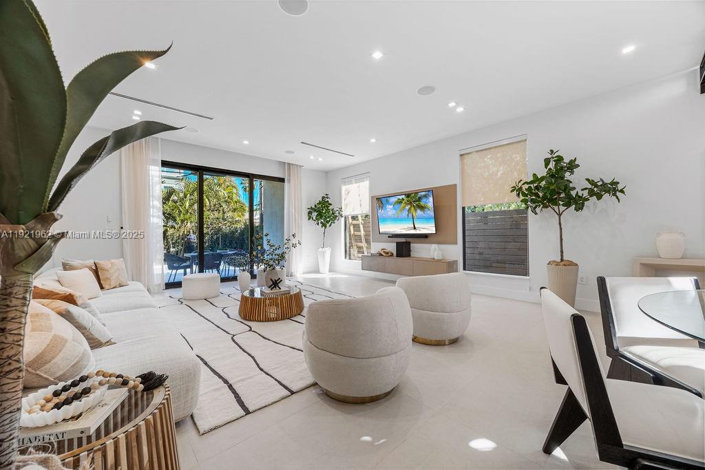 1222 NE 13th Ave Fort Lauderdale, FL 33304