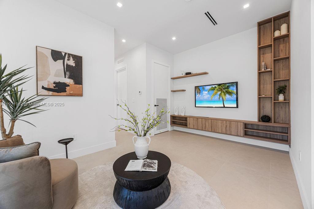 1222 NE 13th Ave Fort Lauderdale, FL 33304