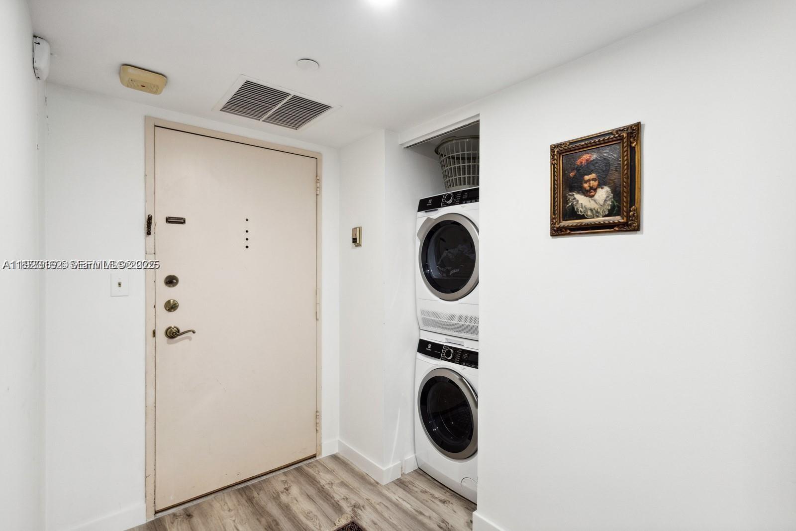 image Brickell Place13