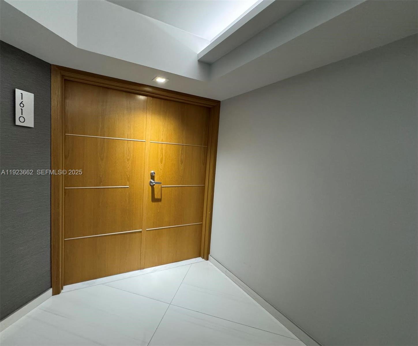 400 S Pointe Dr #1610 Miami Beach, FL 33139