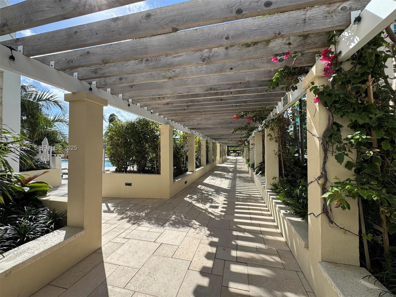 400 S Pointe Dr #1610 Miami Beach, FL 33139