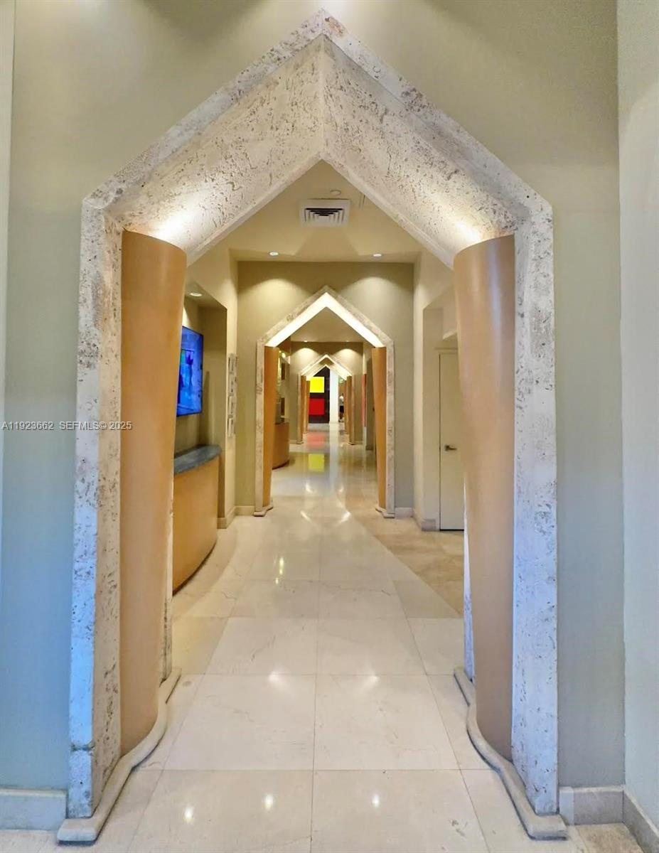 400 S Pointe Dr #1610 Miami Beach, FL 33139