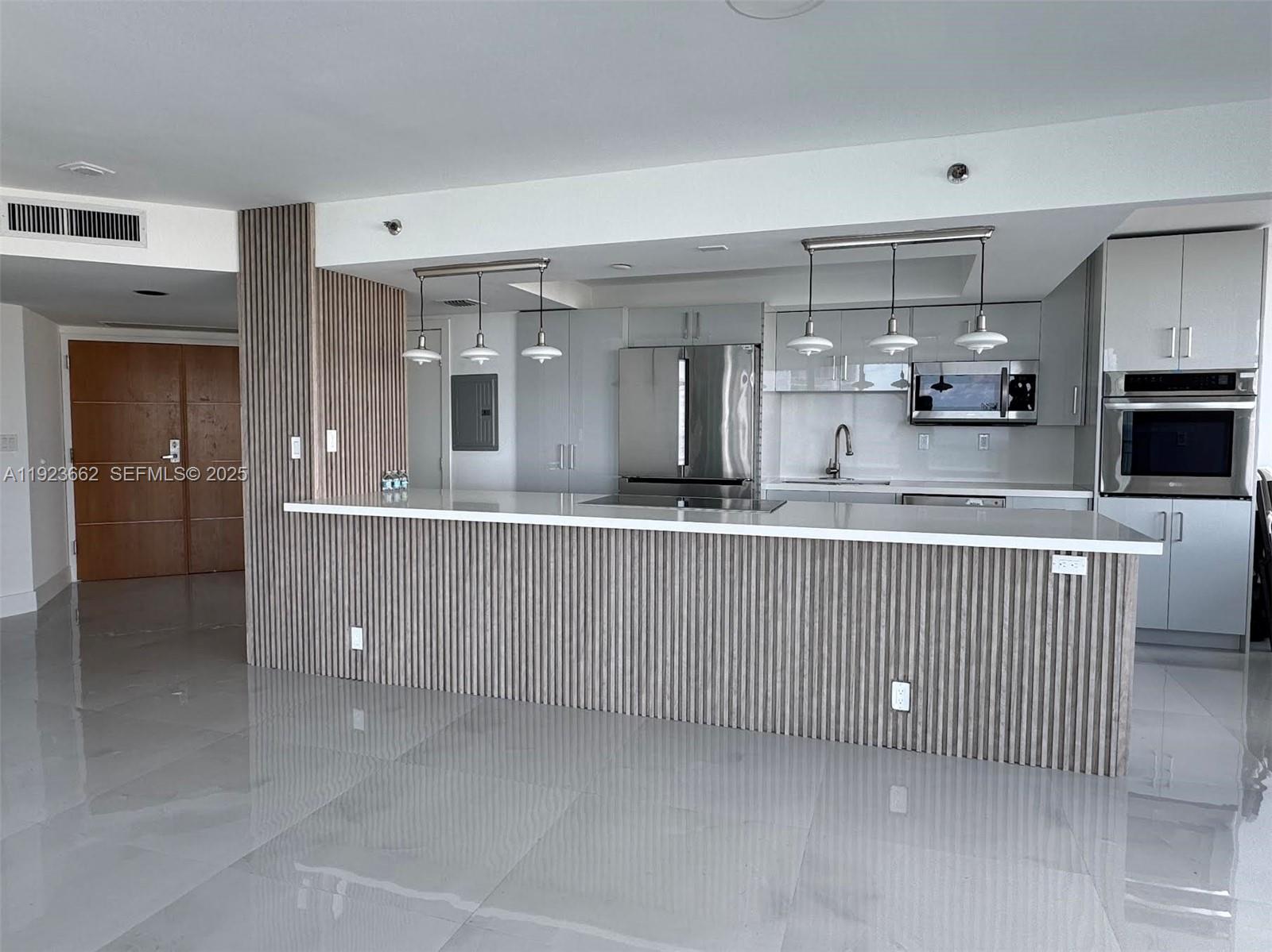 400 S Pointe Dr #1610 Miami Beach, FL 33139