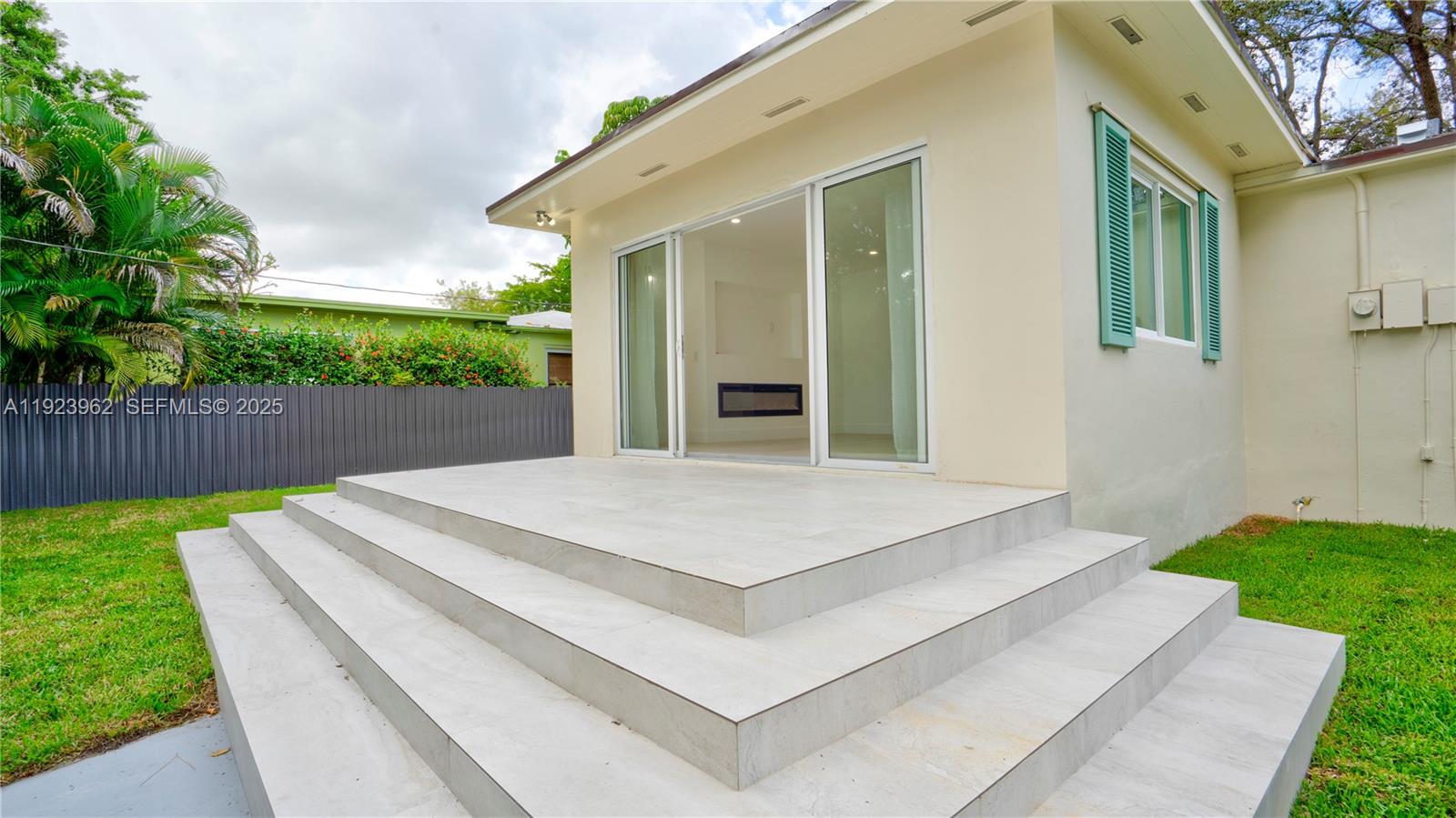 1230 NE 133rd St North Miami, FL 33161