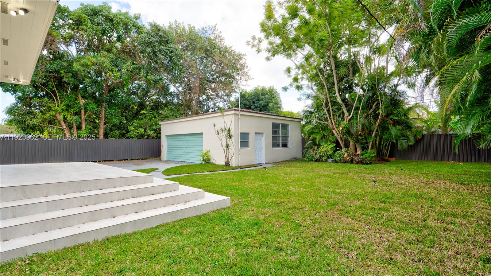 1230 NE 133rd St North Miami, FL 33161