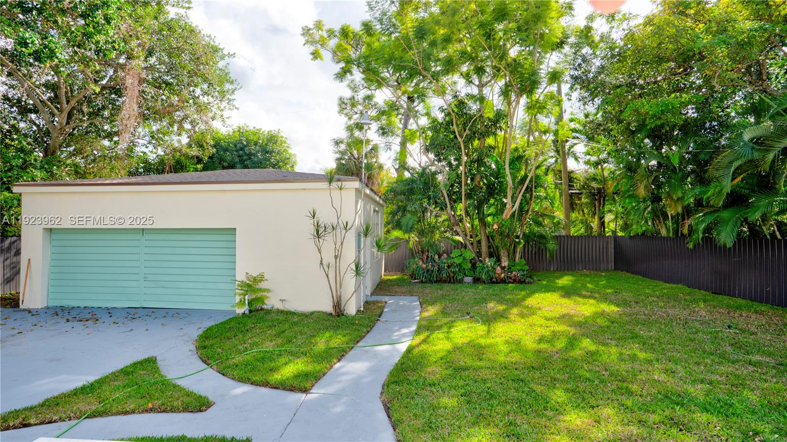 1230 NE 133rd St North Miami, FL 33161