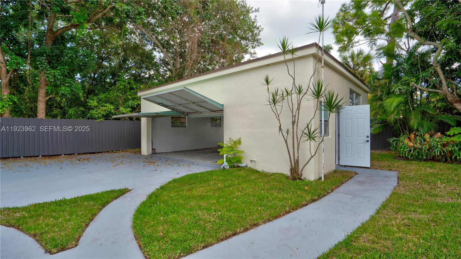 1230 NE 133rd St North Miami, FL 33161