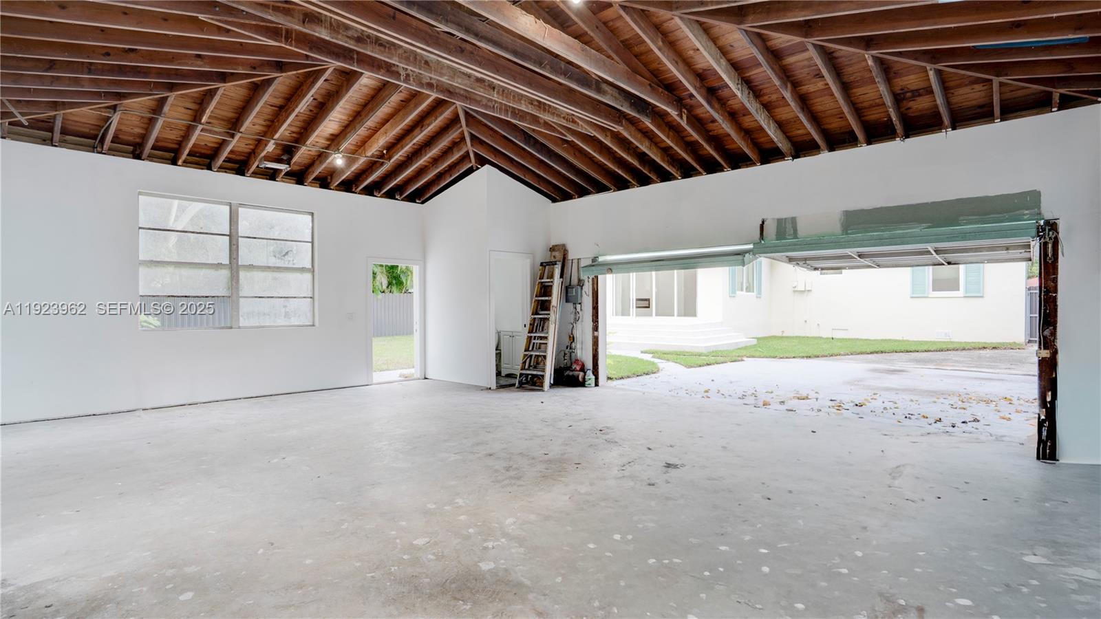 1230 NE 133rd St North Miami, FL 33161