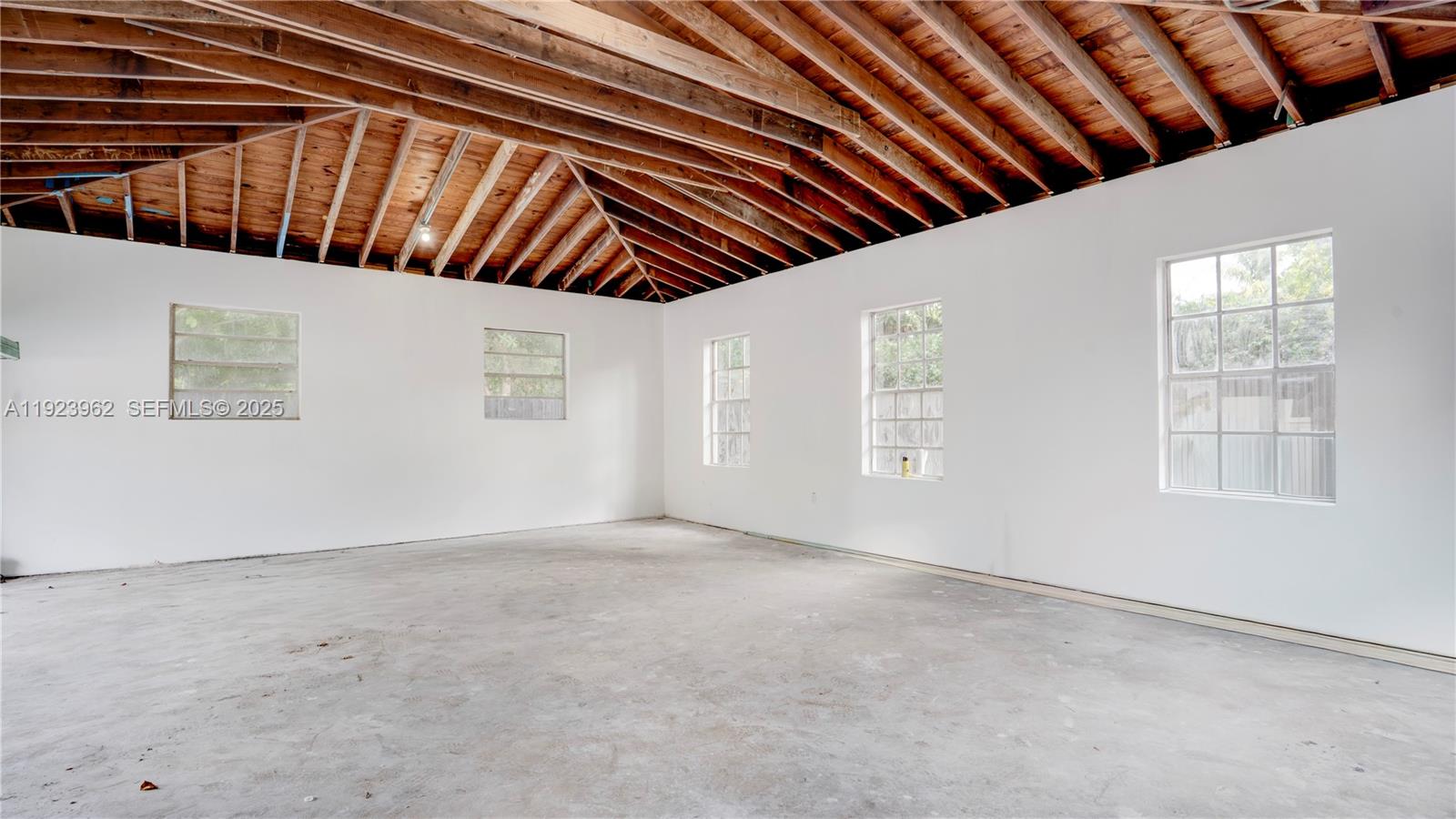 1230 NE 133rd St North Miami, FL 33161