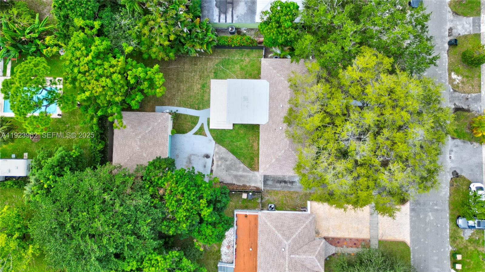 1230 NE 133rd St North Miami, FL 33161