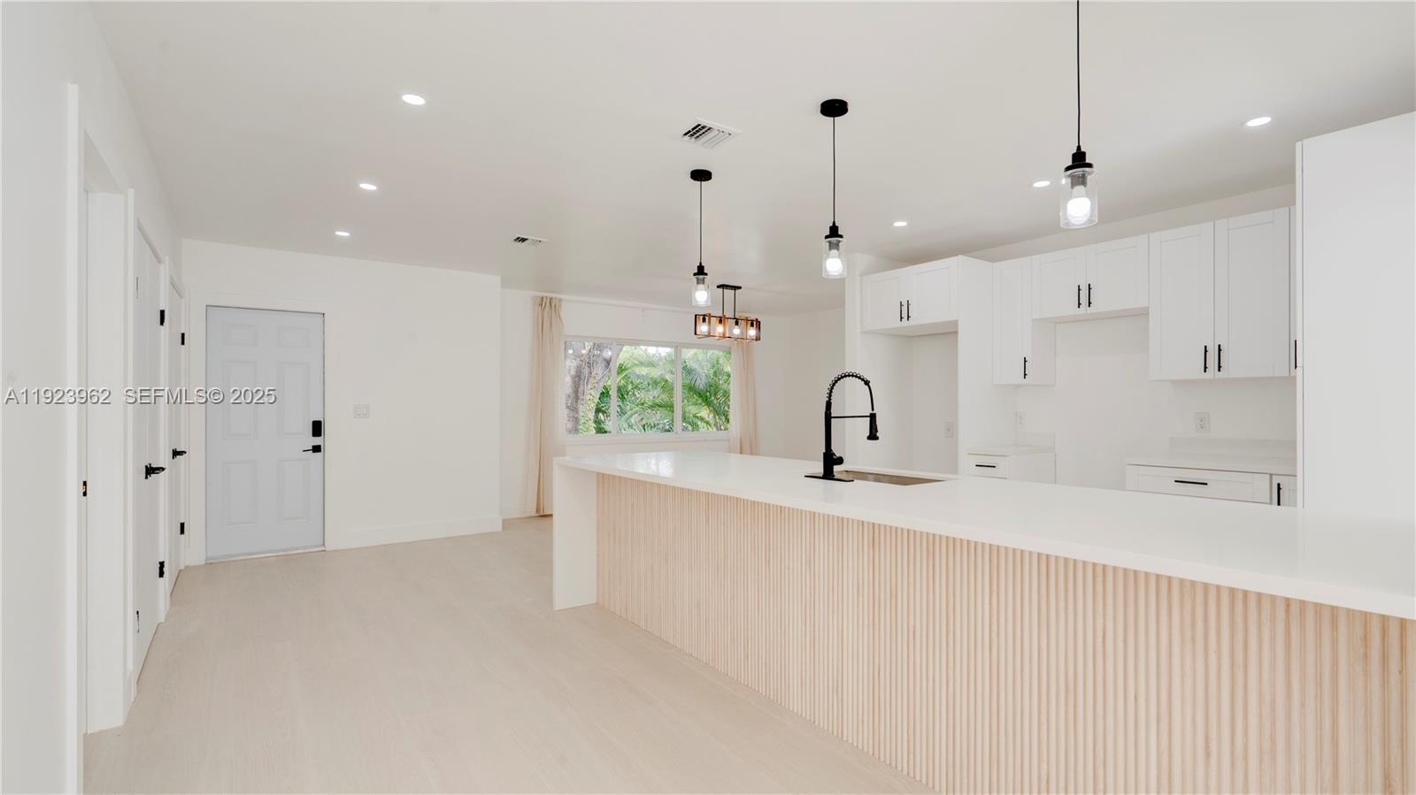 1230 NE 133rd St North Miami, FL 33161