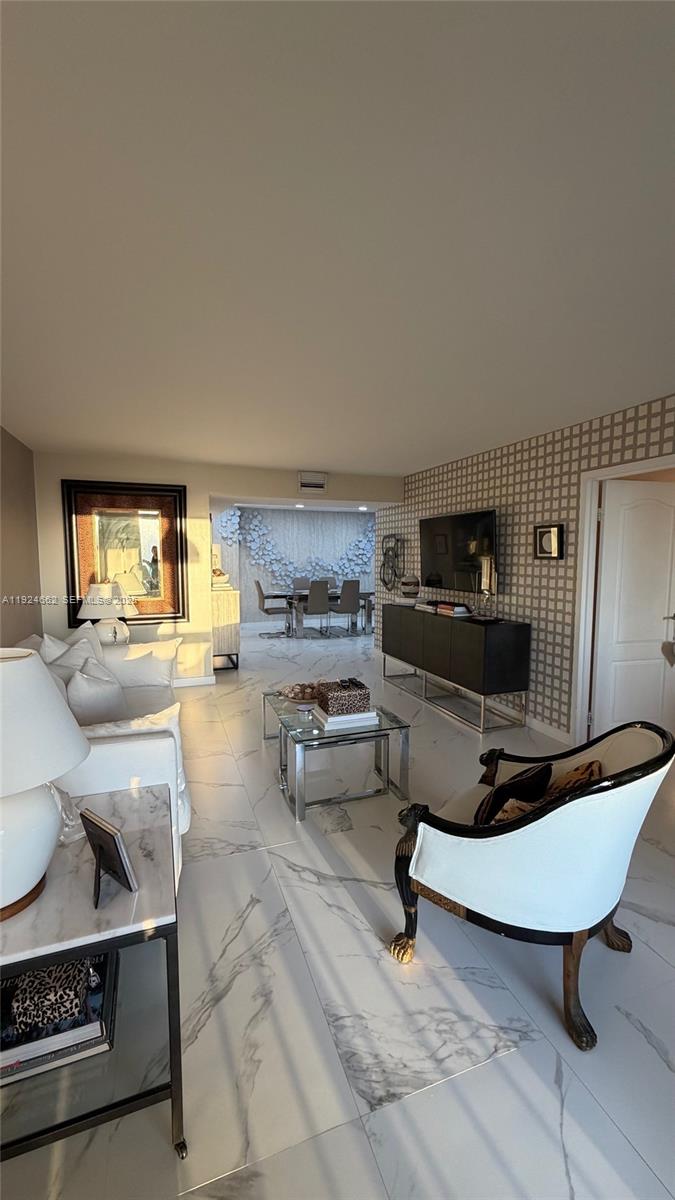 2333 Brickell Ave #1814