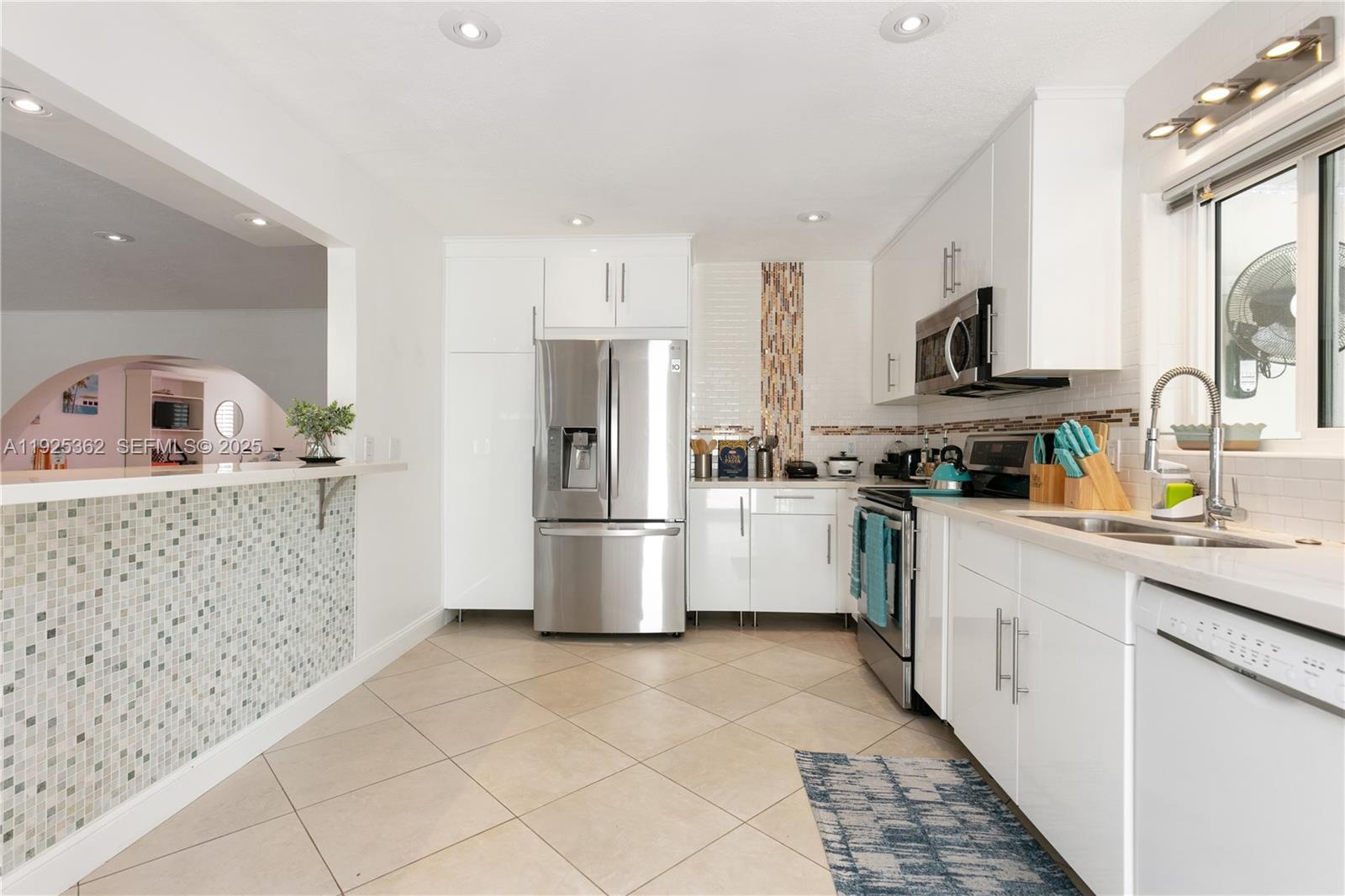 1900 N Victoria Park Rd Fort Lauderdale, FL 33305