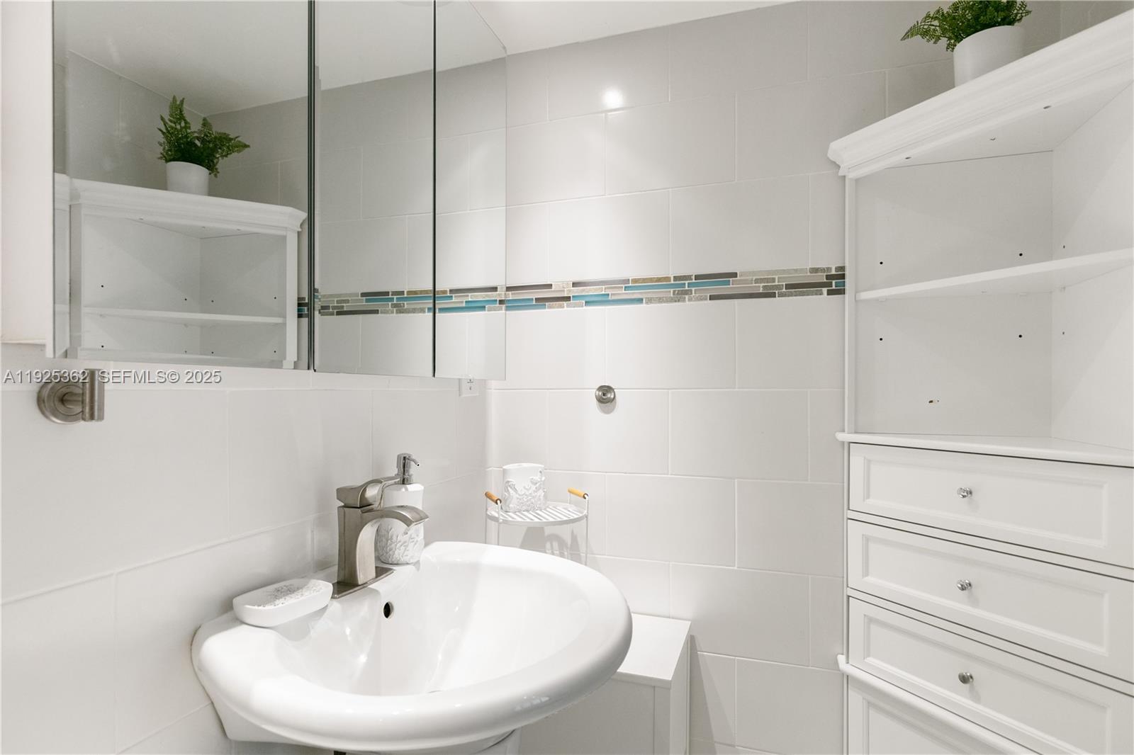 1900 N Victoria Park Rd Fort Lauderdale, FL 33305