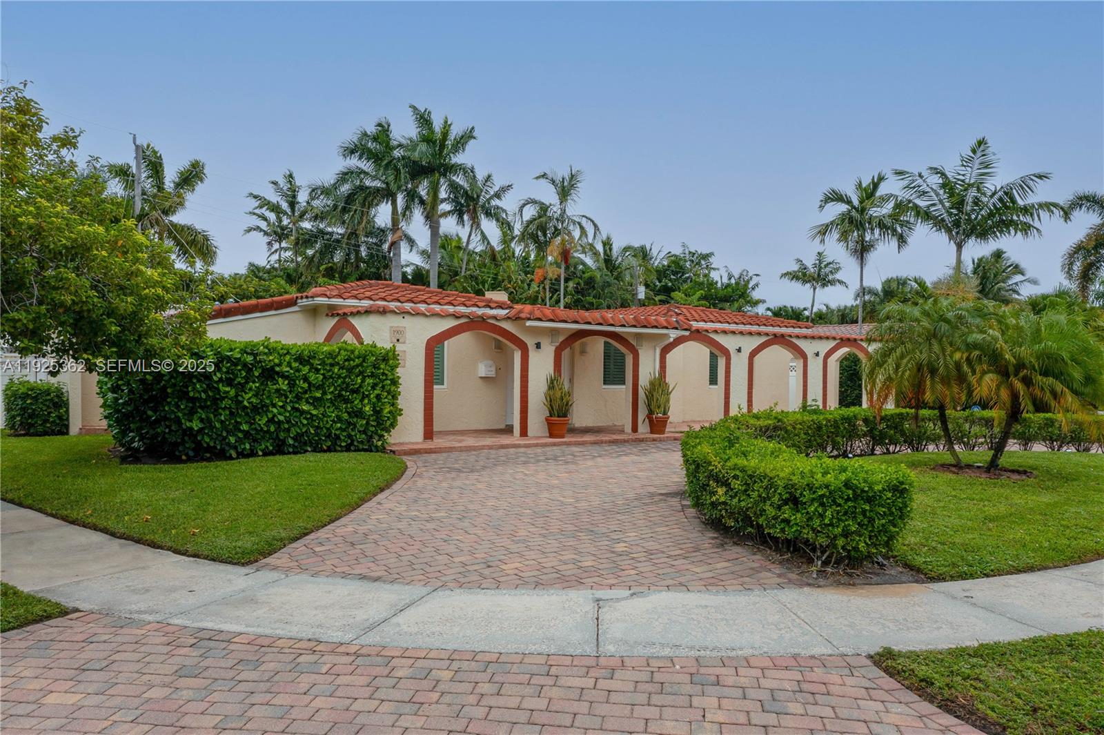 1900 N Victoria Park Rd Fort Lauderdale, FL 33305