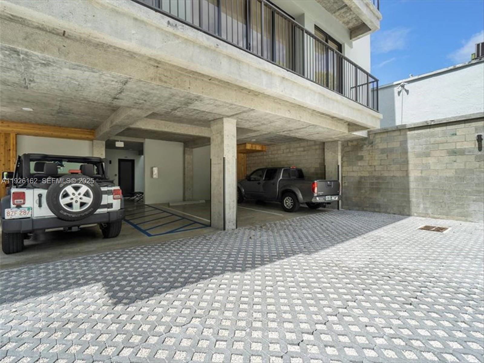 1053 NW 29th St Miami, FL 33127