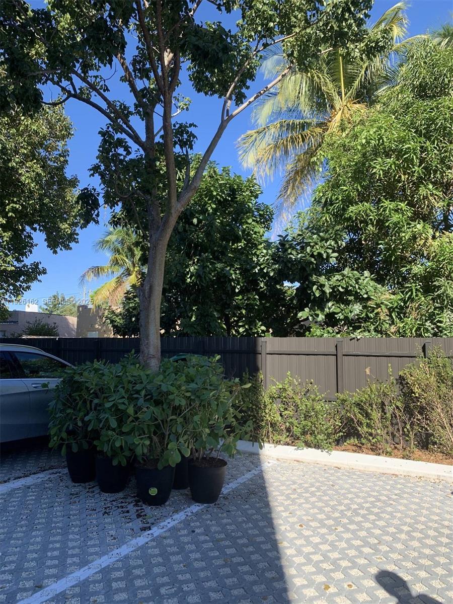 1053 NW 29th St Miami, FL 33127