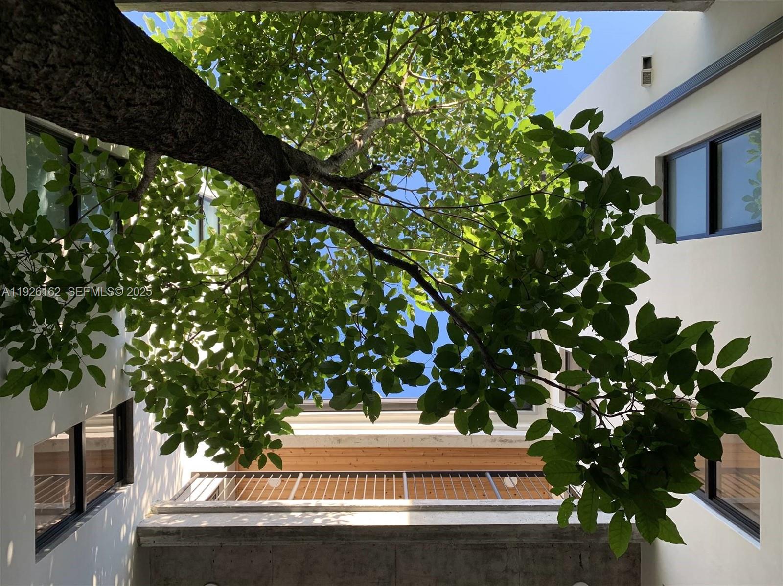 1053 NW 29th St Miami, FL 33127