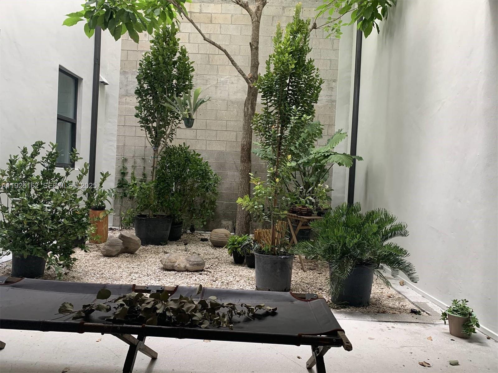 1053 NW 29th St Miami, FL 33127