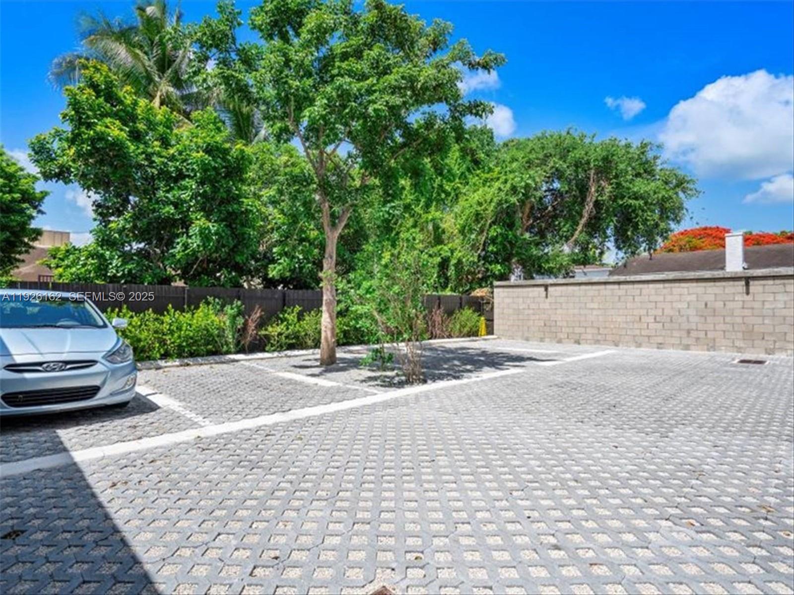 1053 NW 29th St Miami, FL 33127