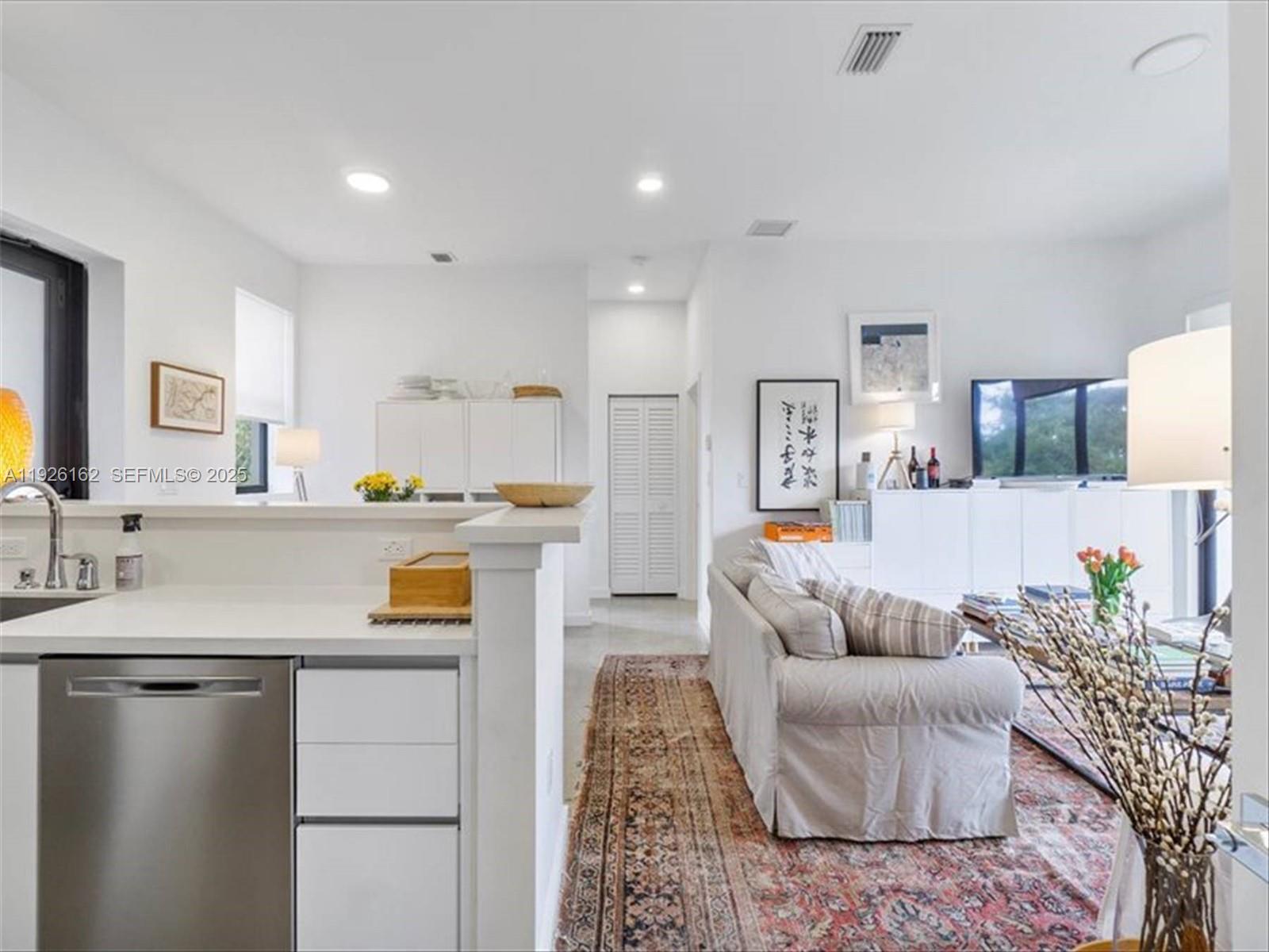 1053 NW 29th St Miami, FL 33127