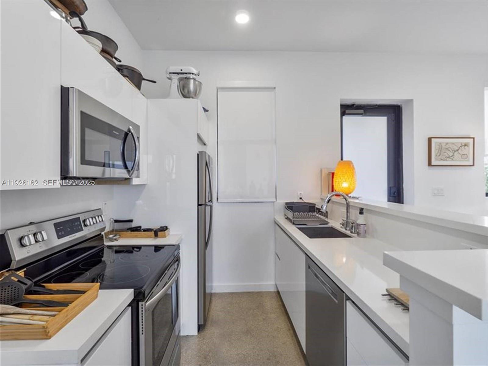 1053 NW 29th St Miami, FL 33127